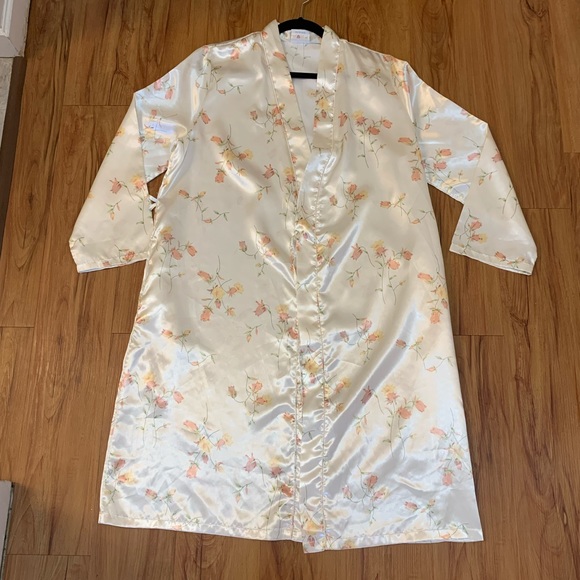 VINTAGE Mr. Robert Floral Satin Long-sleeve Robe - Picture 8 of 8
